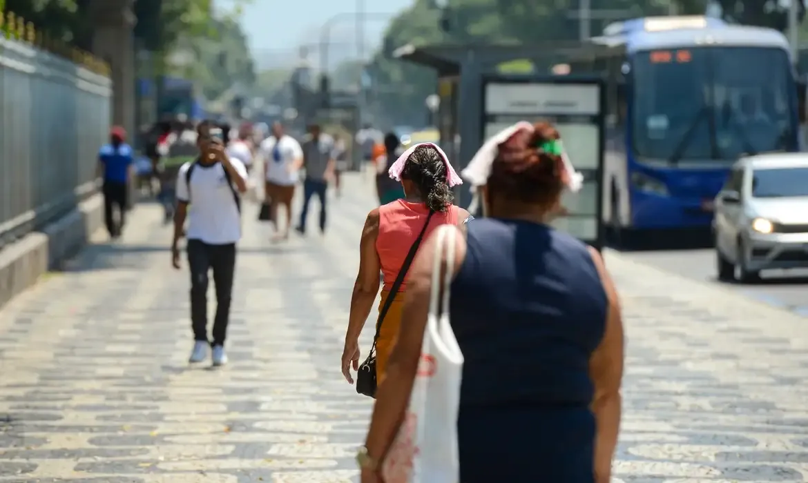 Onda de calor provoca temperaturas acima da média no Brasil